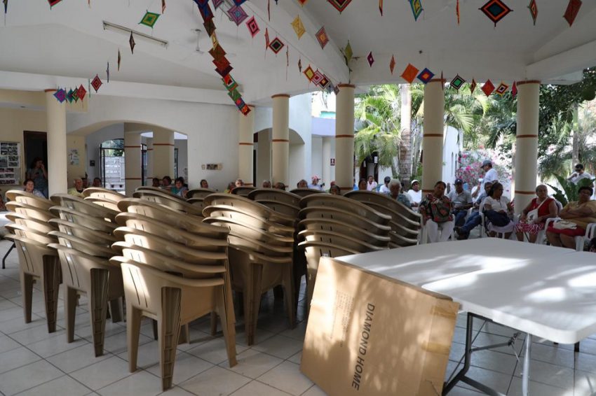 DIF Bahía entrega mobiliario al Club de la Tercera Edad “Amigos de Corazón”  – NoticiasPV